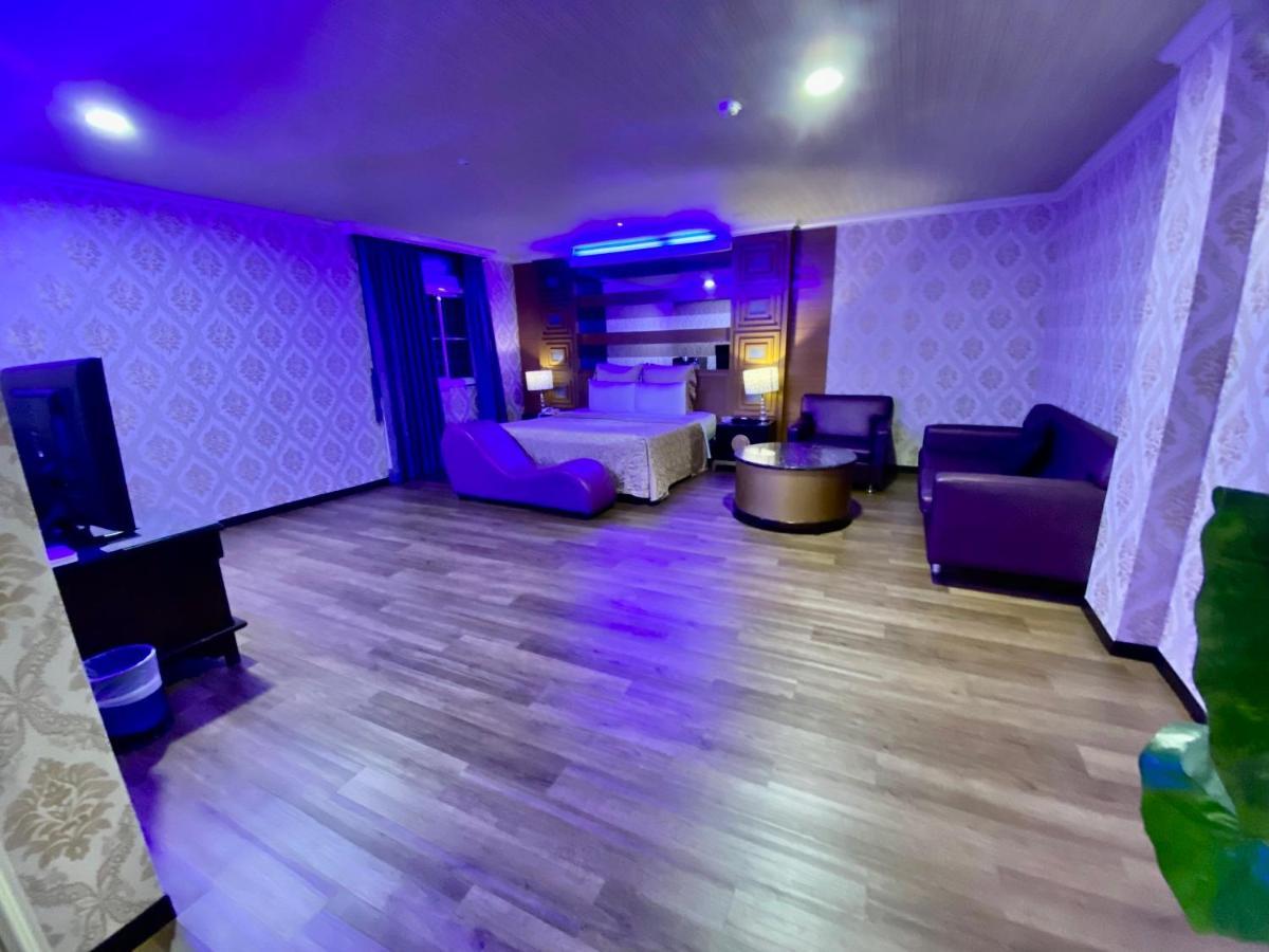 Huang Xing Motel Pingtung Екстериор снимка