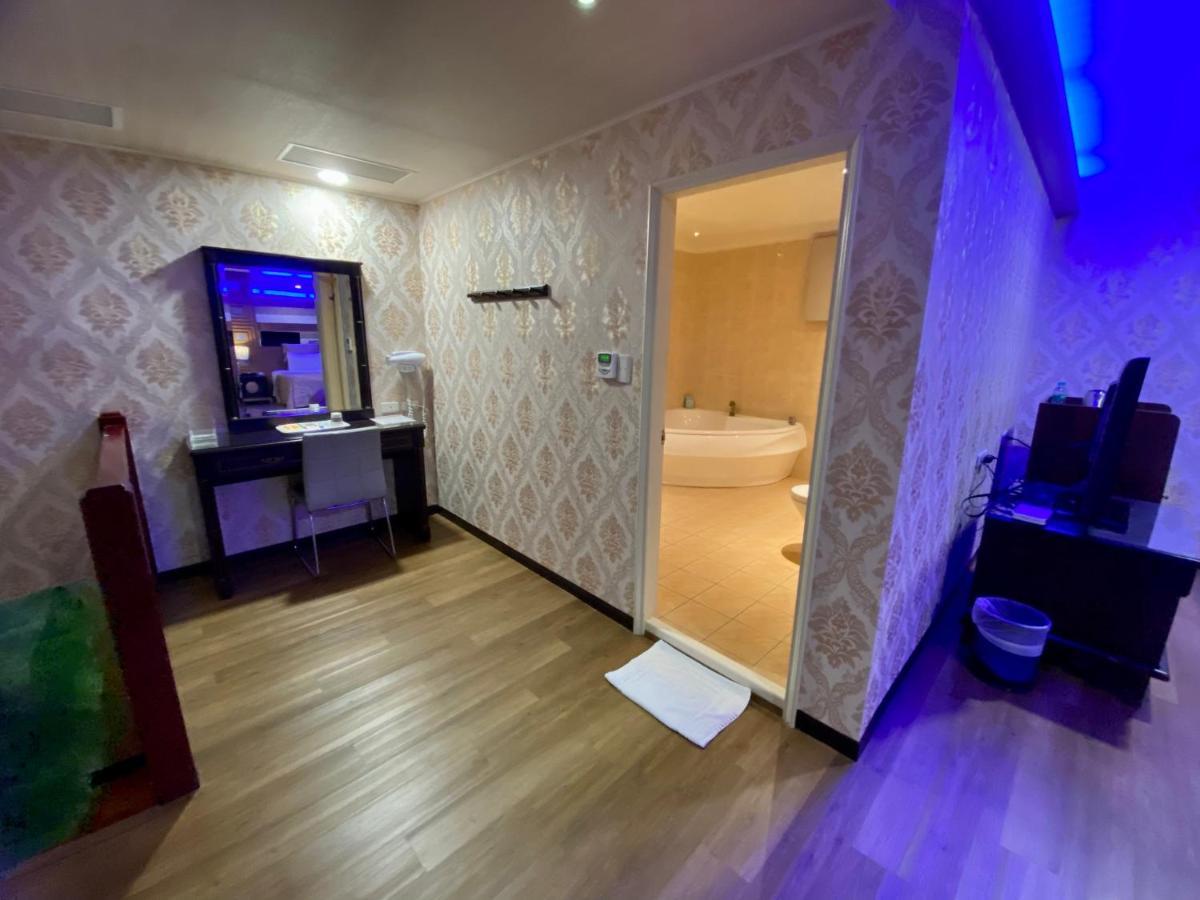 Huang Xing Motel Pingtung Екстериор снимка