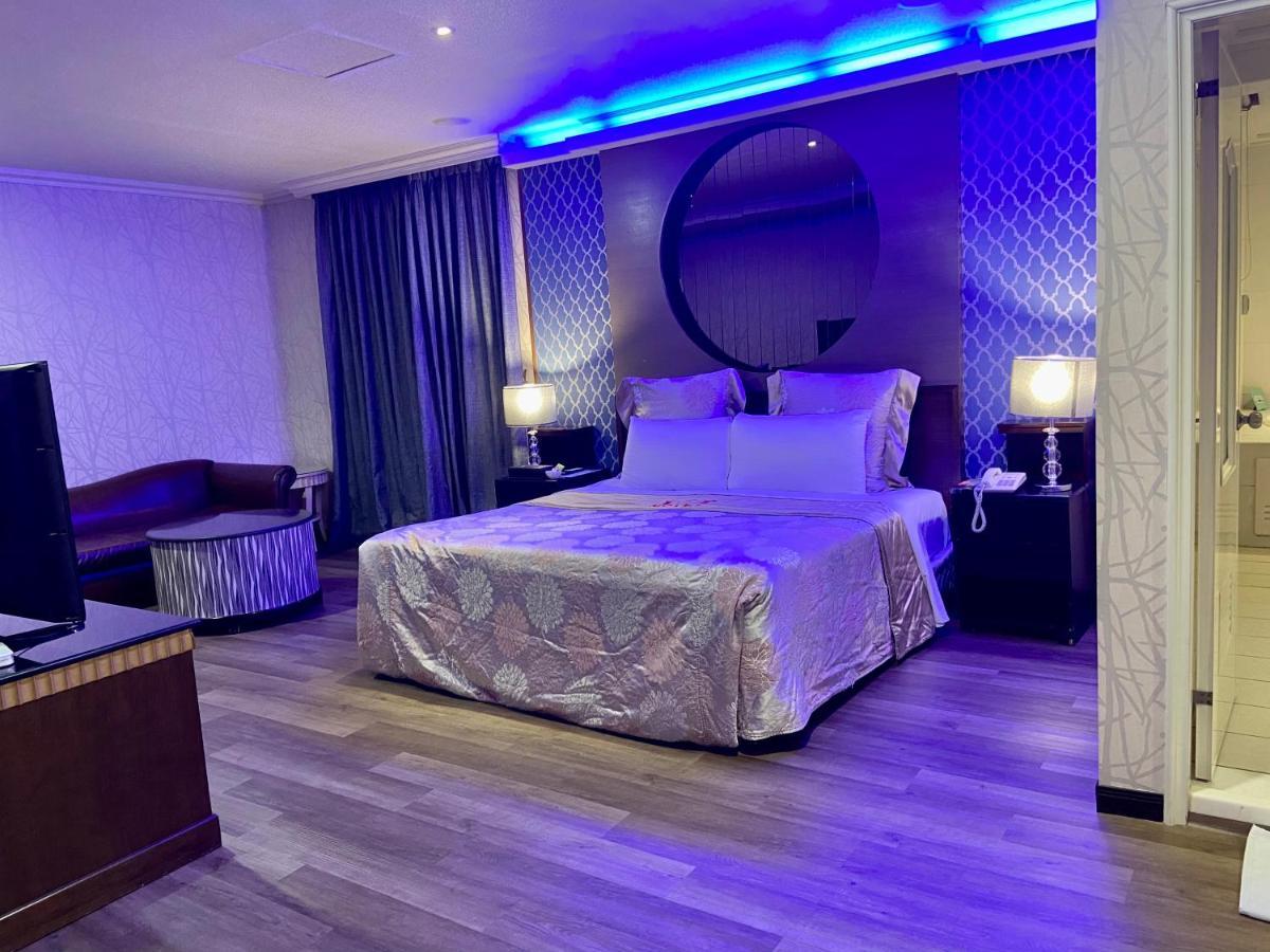 Huang Xing Motel Pingtung Екстериор снимка