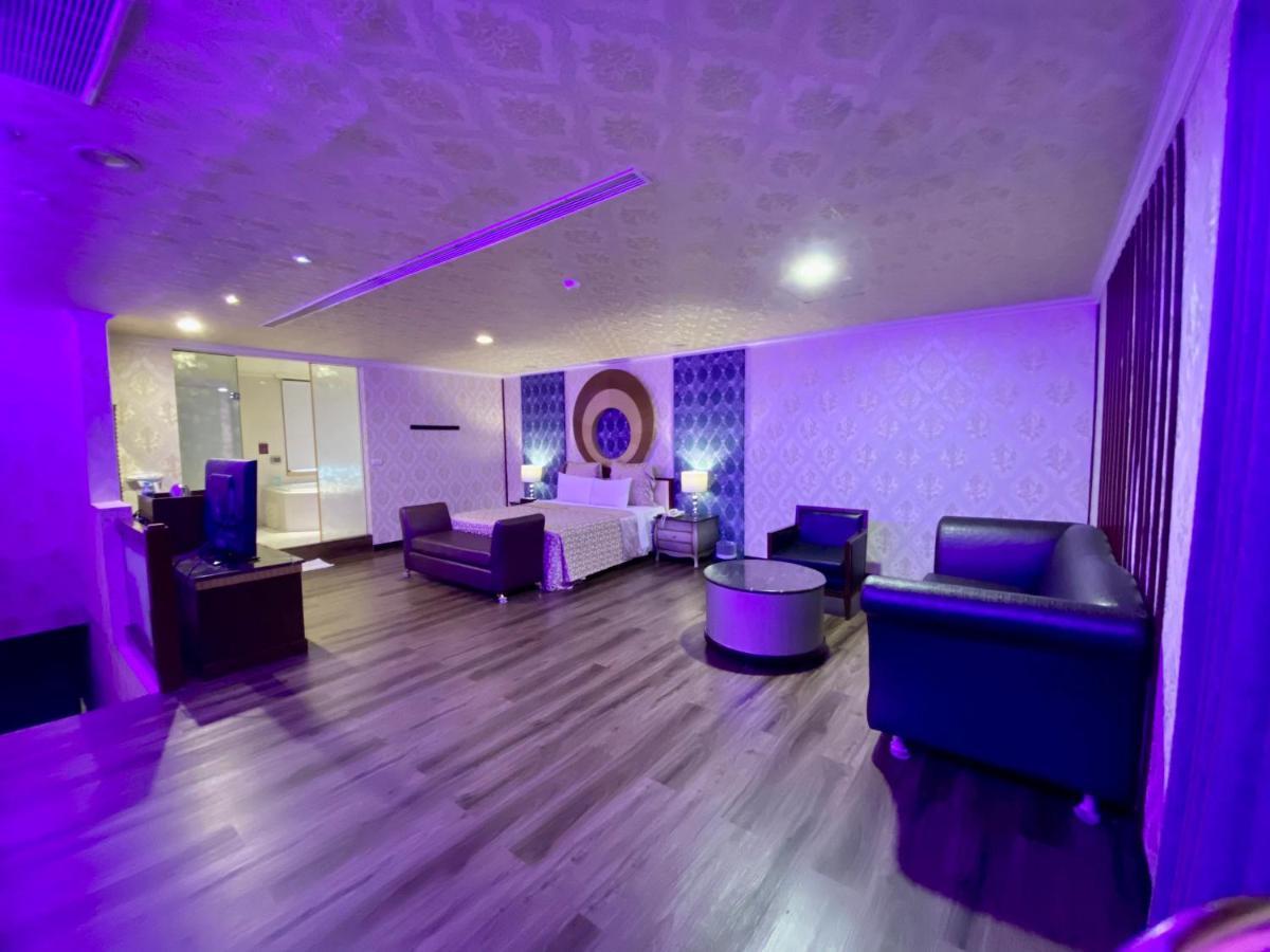 Huang Xing Motel Pingtung Екстериор снимка