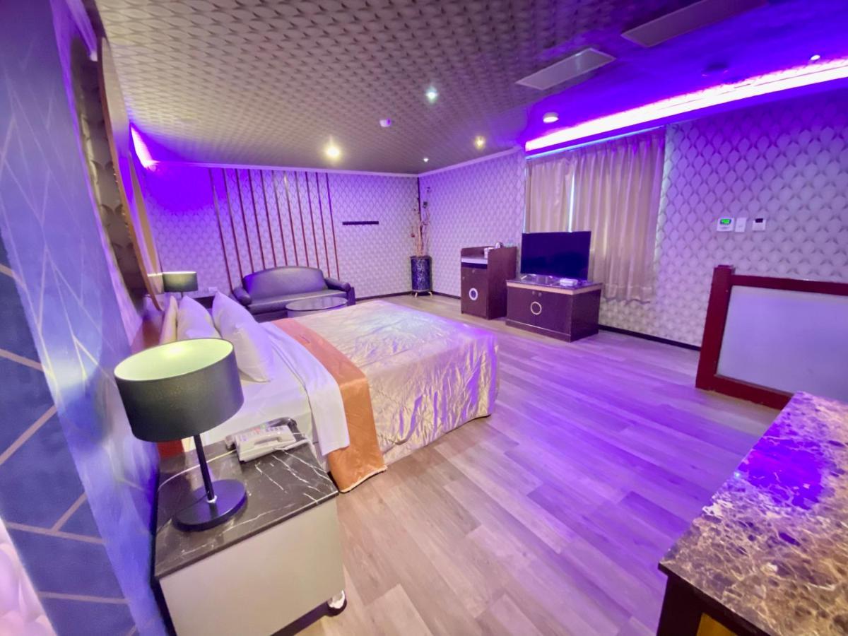 Huang Xing Motel Pingtung Екстериор снимка
