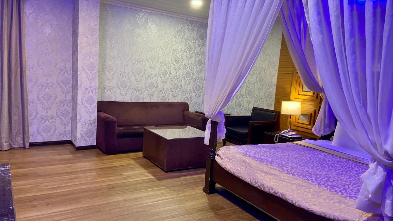 Huang Xing Motel Pingtung Екстериор снимка