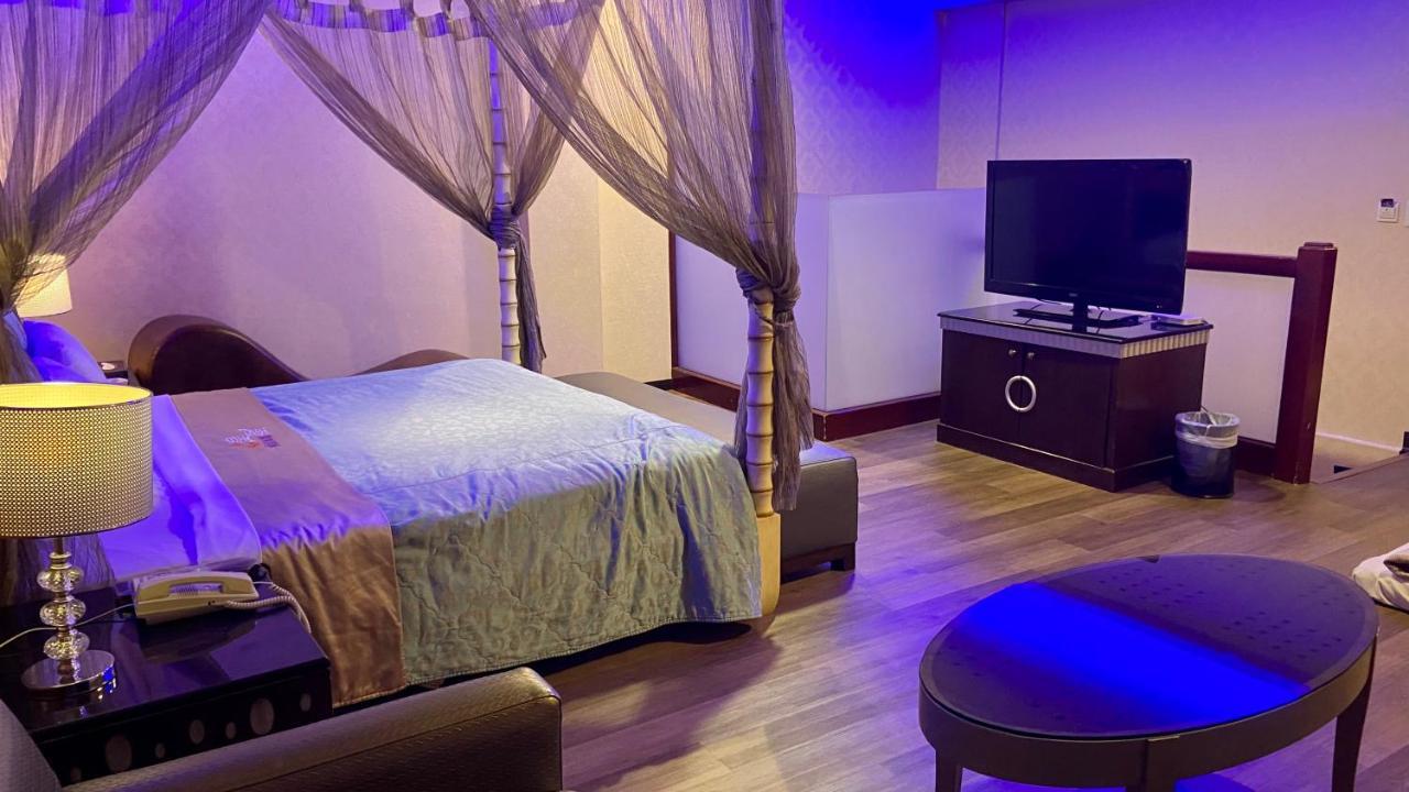 Huang Xing Motel Pingtung Екстериор снимка