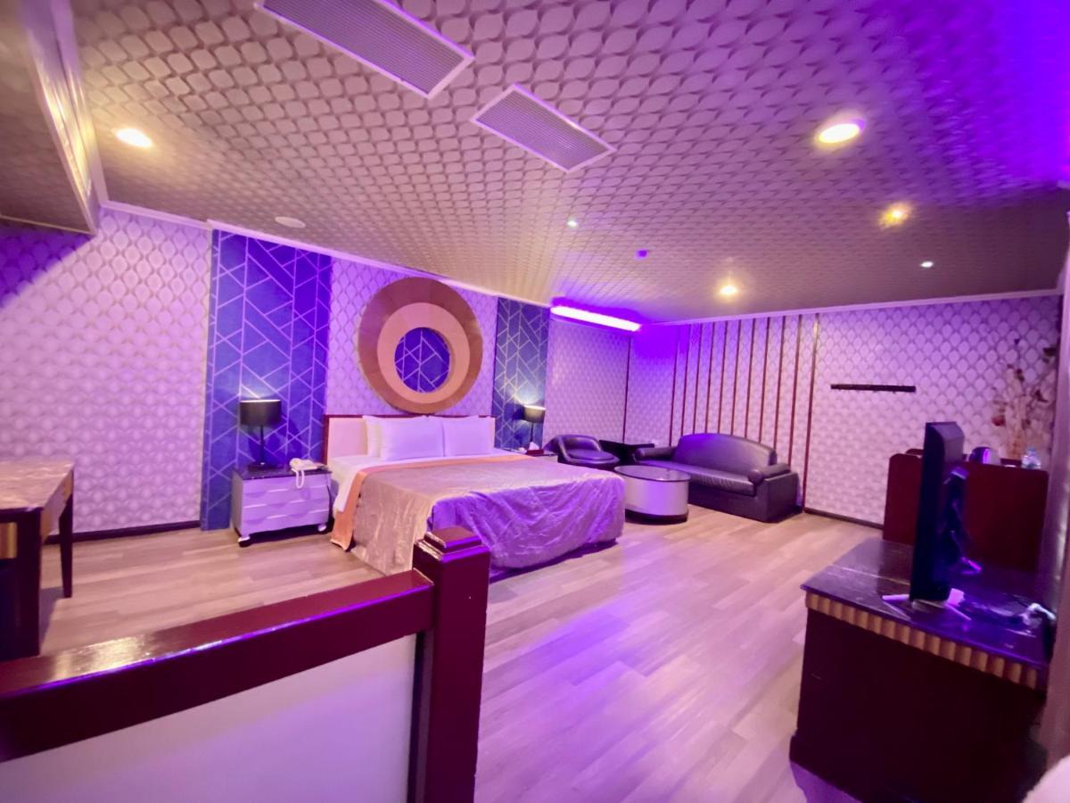 Huang Xing Motel Pingtung Екстериор снимка